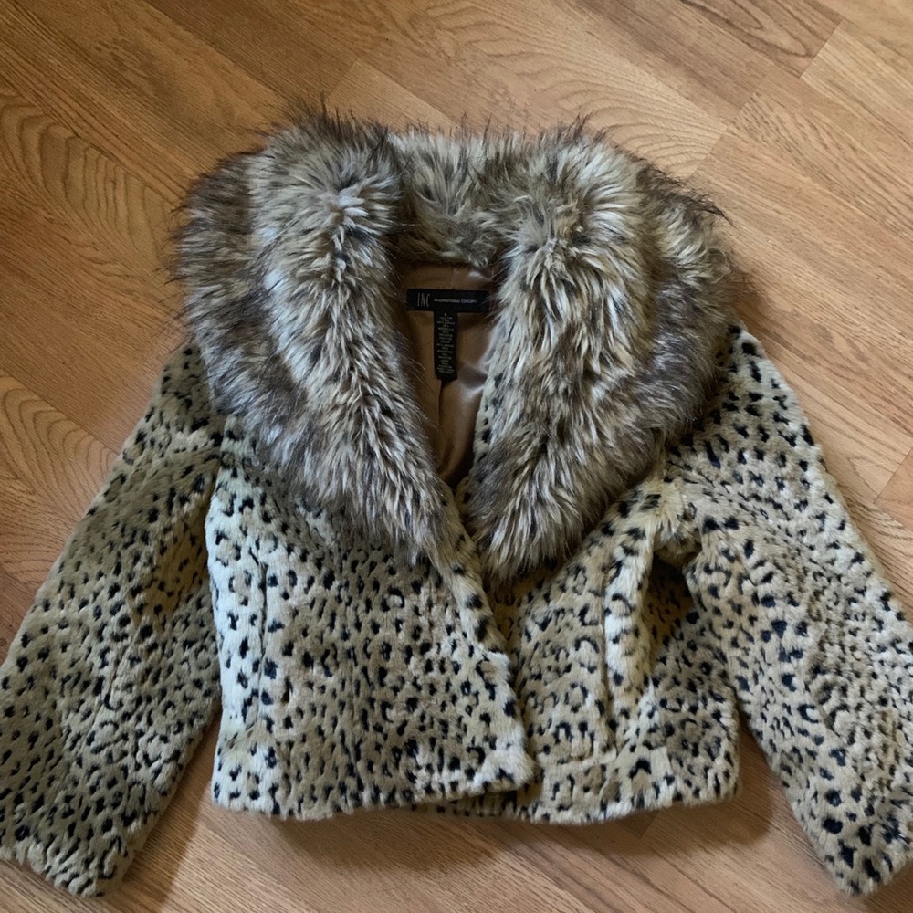 Faux fur cropped coat